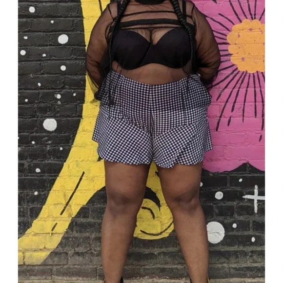 City Chic Black Gingham Check Frill Ruffle Shorts‎ Plus Size 18 - Picture 2 of 10